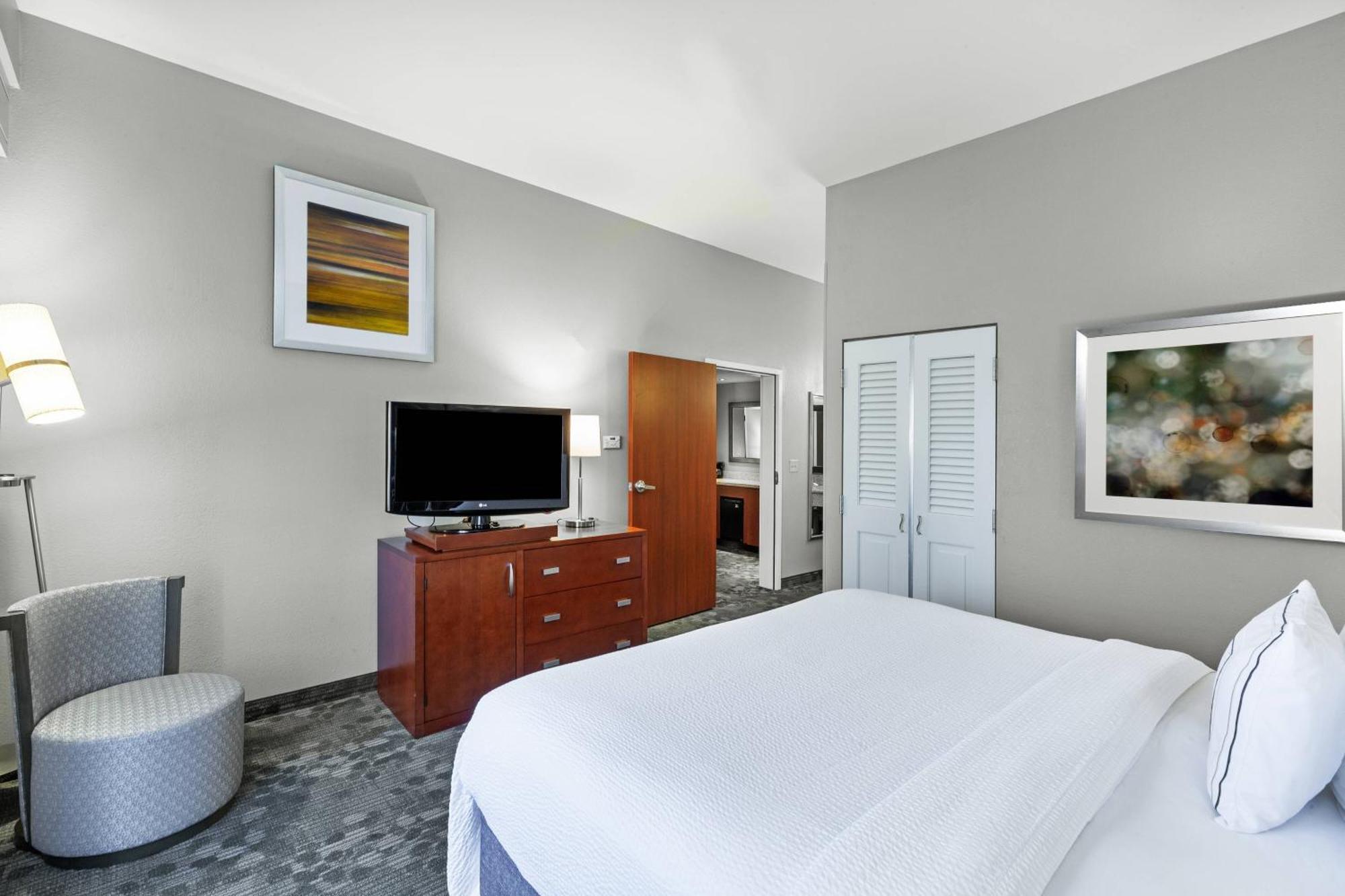 Courtyard By Marriott Tulsa Woodland Hills Hotel Exterior photo