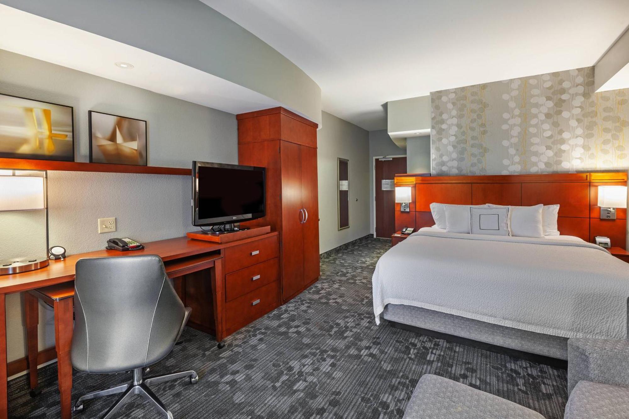 Courtyard By Marriott Tulsa Woodland Hills Hotel Exterior photo