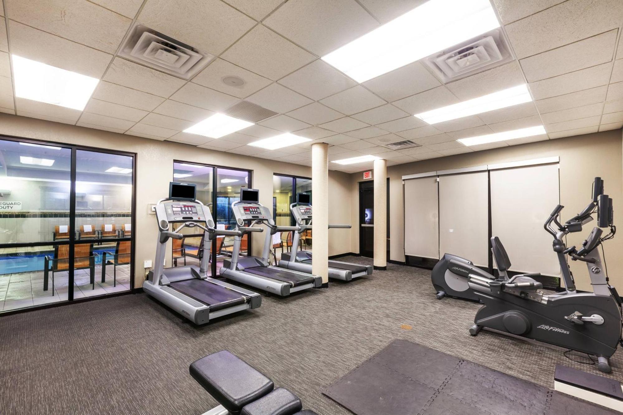 Courtyard By Marriott Tulsa Woodland Hills Hotel Exterior photo