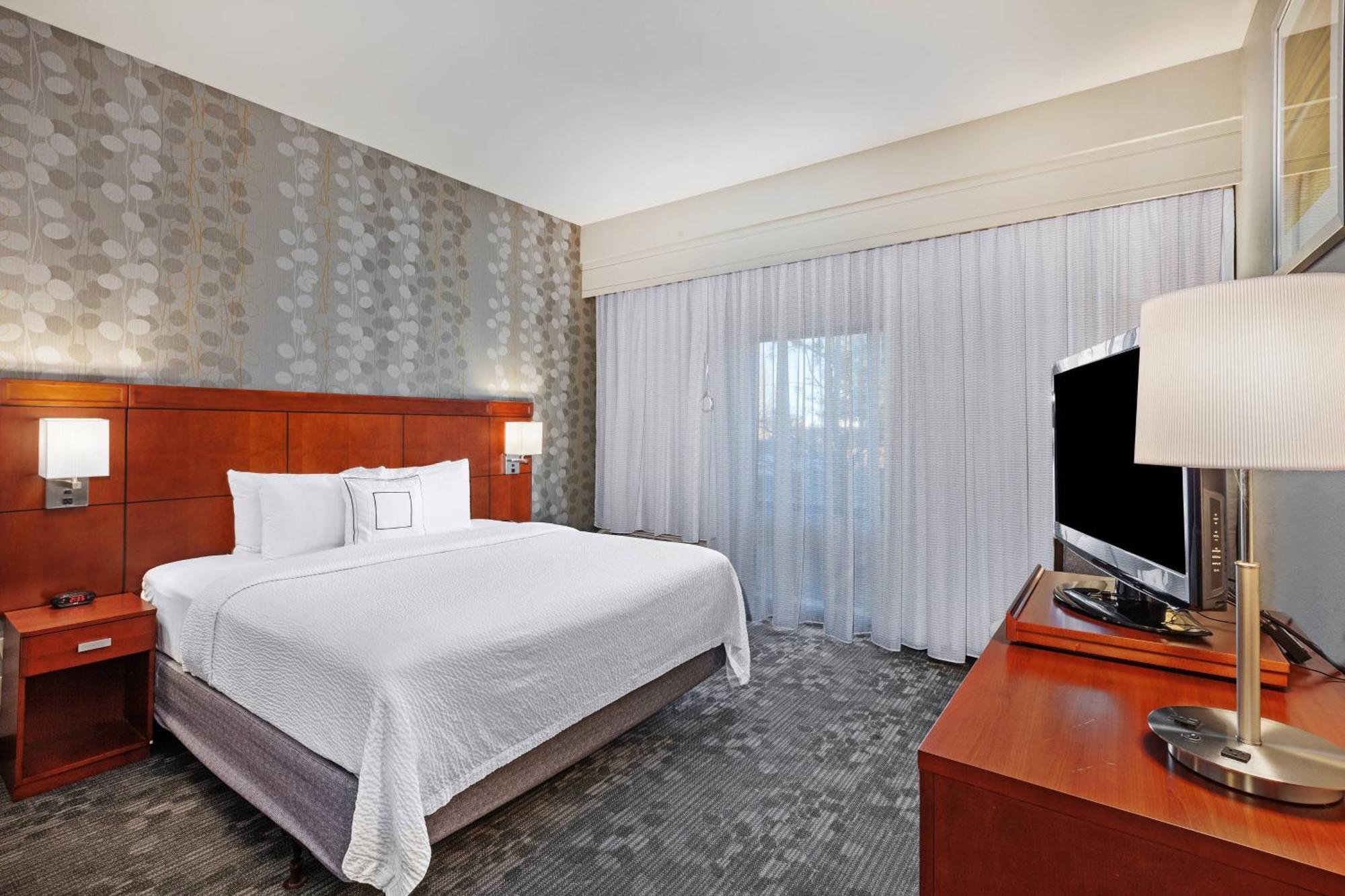 Courtyard By Marriott Tulsa Woodland Hills Hotel Exterior photo