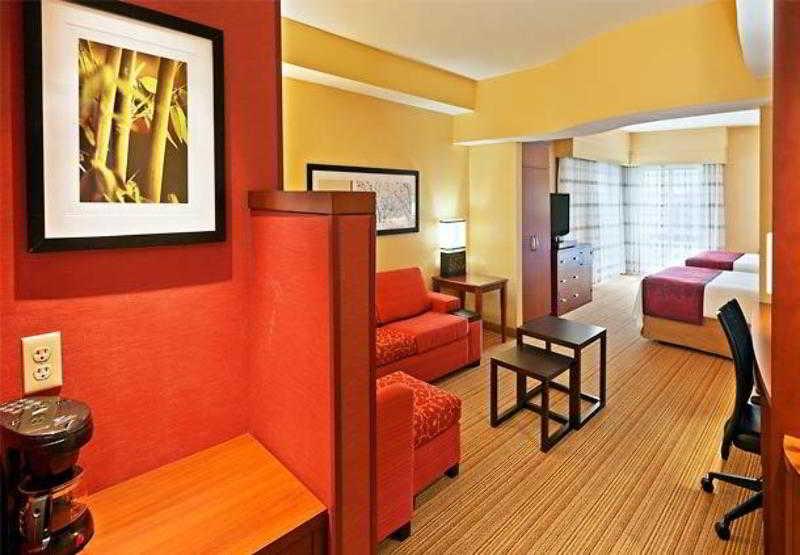 Courtyard By Marriott Tulsa Woodland Hills Hotel Exterior photo