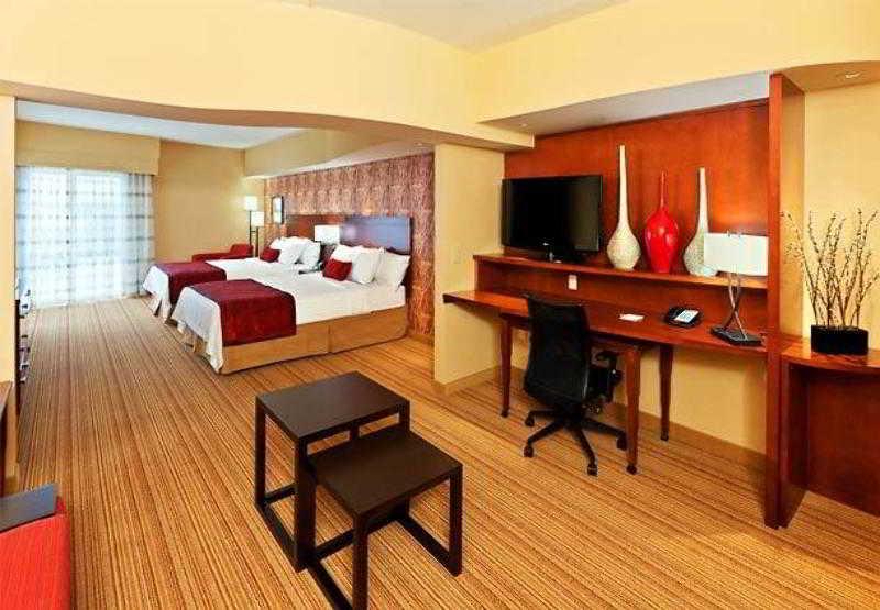 Courtyard By Marriott Tulsa Woodland Hills Hotel Exterior photo